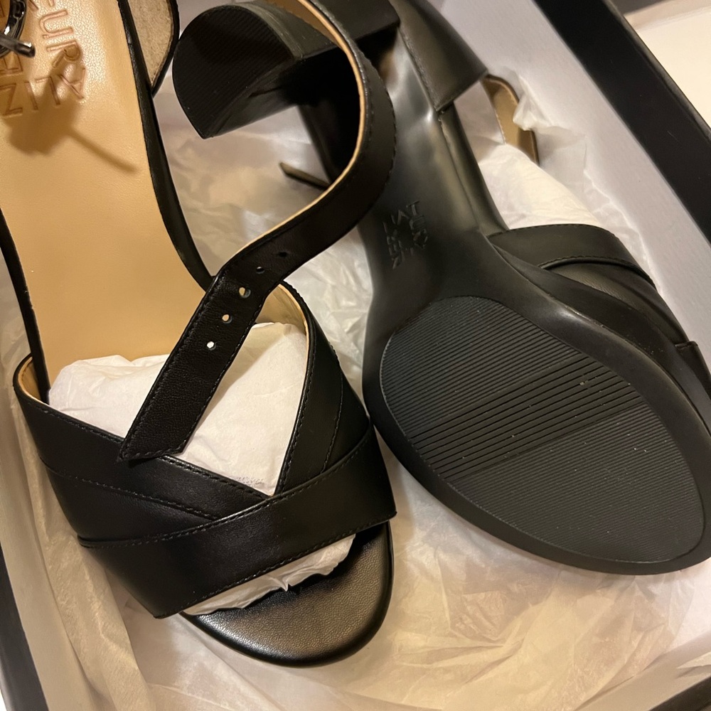 Color Black